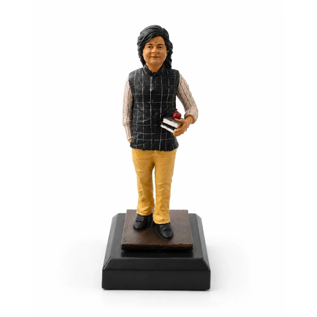 primora-61d8354f27d4-PGMINI1.webp Full Body Realistic Miniatures | Primora Gifts - Image 1